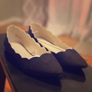Black scallop flats